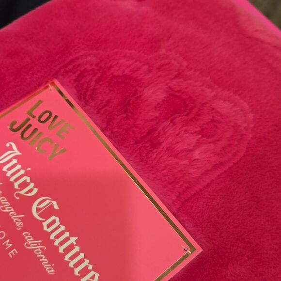 Juicy Couture Home Crown Embossed Faux Fur Plush Throw Blanket - Picture 7 of 7